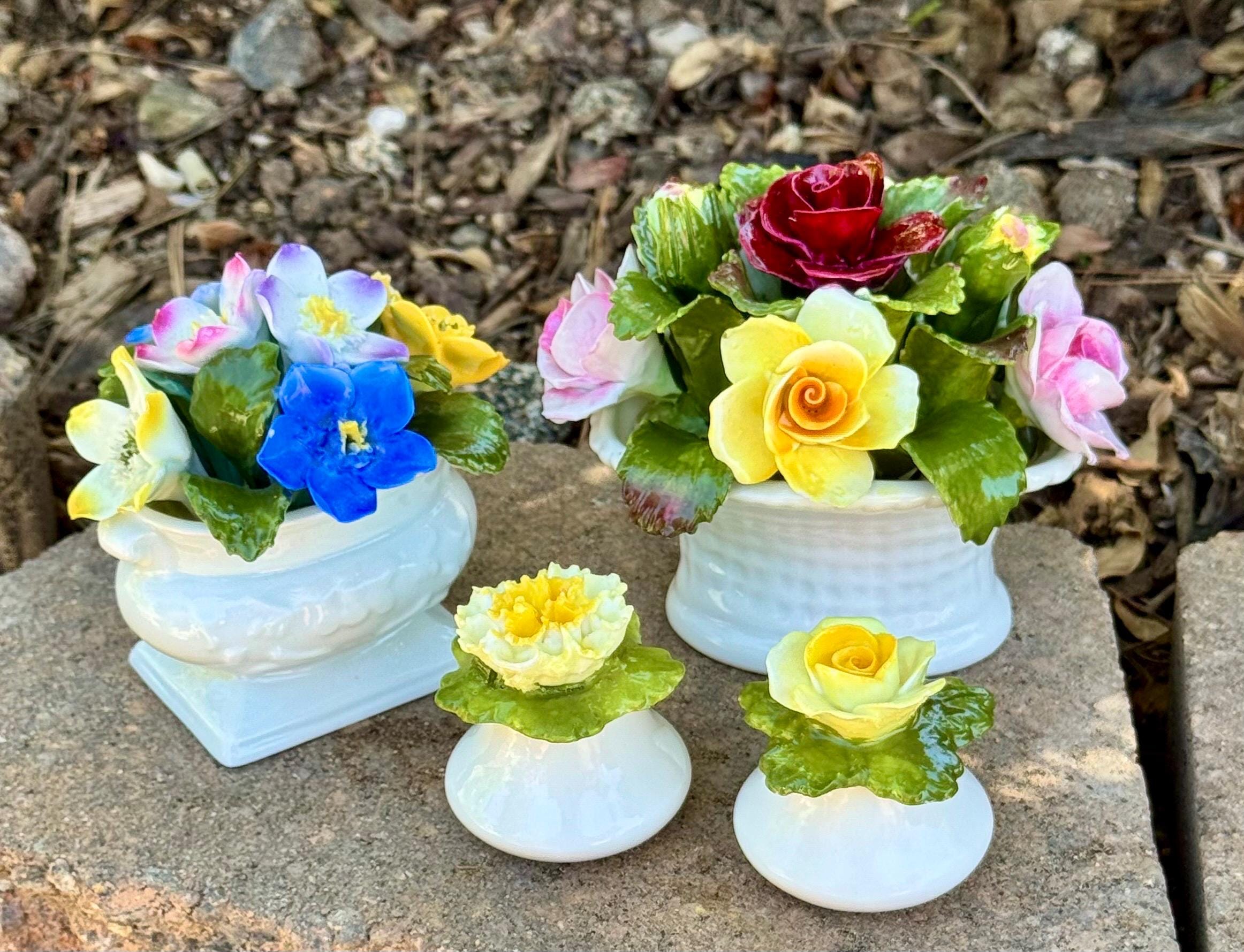 Aynsley China - ダッチェス　フラワーブーケ　アンティーク　2客 Sold at Auction: Vintage Aynsley China Flower Basket Figure