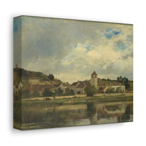 Puede incluir: Una pintura que representa un peque&ntilde;o pueblo con un campanario de iglesia, ubicado a orillas de un r&iacute;o. El cielo es una mezcla de azul y gris con nubes blancas esponjosas. El r&iacute;o refleja el cielo y el pueblo.
