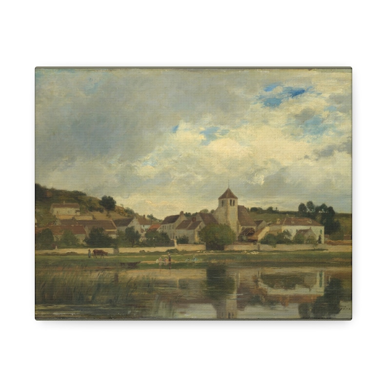 Puede incluir: Una pintura que representa un peque&ntilde;o pueblo con un campanario de iglesia en el centro, rodeado de &aacute;rboles y un r&iacute;o. El cielo est&aacute; nublado y el agua refleja el cielo y el pueblo.