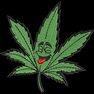Könnte beinhalten: Ein grünes Marihuana-Blatt mit einem lächelnden Gesicht und einer roten Zunge, die herausstreckt. Das Blatt ist schwarz umrandet.