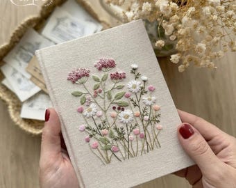 Caderno A5 A6 com bordado à mão de flor de hortênsia, caderno personalizado, diário personalizado com flor de nascimento, caderno com bordado floral