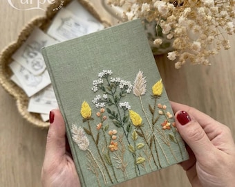 Caderno personalizado com bordado à mão de flores silvestres, tamanhos A5 e A6, capa dura em tecido, diário personalizado com flor de nascimento, presente para ela.