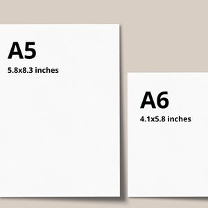 Pode incluir: Duas folhas de papel brancas rotuladas A5 e A6. A folha A5 mede 14,8 x 21 cm, e a folha A6 mede 10,5 x 14,8 cm. O texto &eacute; preto e o fundo &eacute; bege claro.