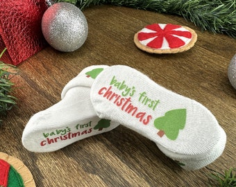Baby's First Christmas Tree Socks: Baby Shower or Keepsake Gift for Mom of Newborn or Infant, Unisex Festive Holiday Clothes, photo prop