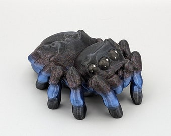 Einzigartige 3D gedruckte Springspinnen Figur Schwarz Blau Geschenkidee für Spinnenliebhaber 14x11x7cm groß