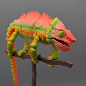 3D printed chameleon in rainbow 32 cm long with movable limbs, balanceable reptile figure with optional tree stand