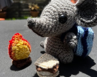 Miles il topo viaggiante, MODELLO DIGITALE ALL'UNCINETTO, Falò, Zaino, S'more, Amigurumi, Topo da campeggio, Modelli fatti a mano