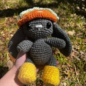 Häschen Beatrice, DIGITALE HÄKELANLEITUNG, Karottenhut, Cottage core, Ostern, Amigurumi, Regenstiefel, Englisch pdf