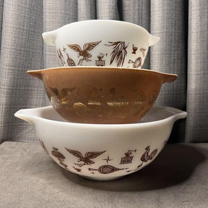 VTG Pyrex EARLY AMERICAN Ciotole per mescolare Cenerentola marrone oro 441 442 443 Lotto