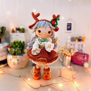 Amigurumi Stella the Reindeer Girl Doll, amigurumi christmas Reindeer girl PDF pattern in English (US term), Spanish (Español), Português.