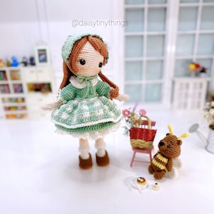 Lalka Amigurumi Summer Girl, Daisy i mały BumbleBear, lalka Flower robiona na szydełku, lalka Summer robiona na szydełku PDF w języku angielskim (termin amerykański)