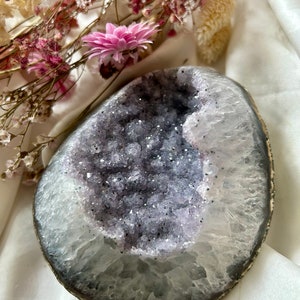 RAINBOW AMETHYST GEODE - from Uruguay - 520g - third eye chakra - crown chakra