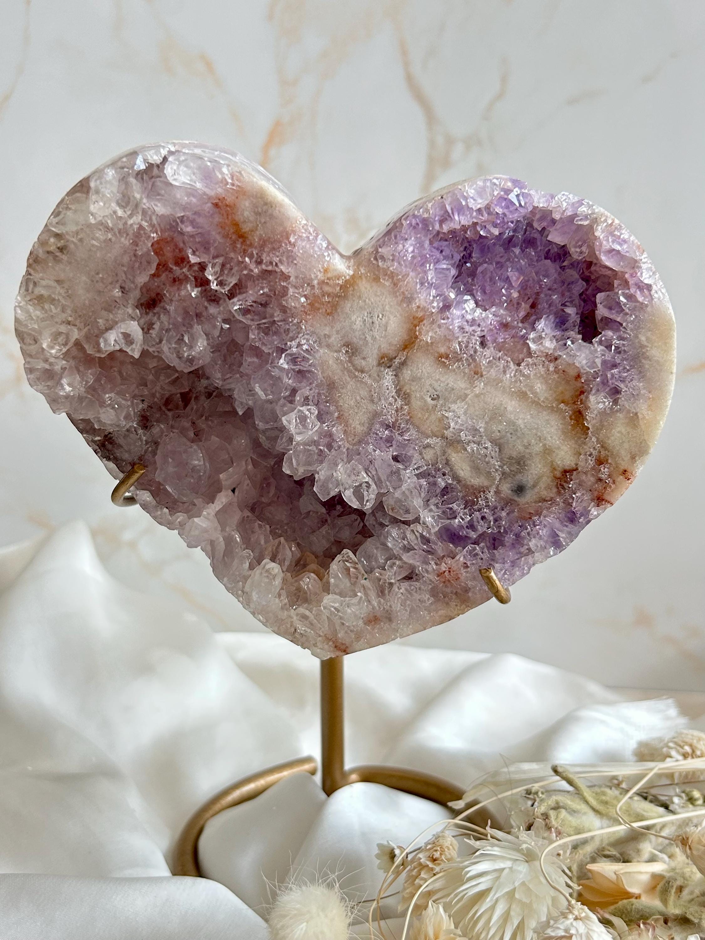 ハート型天然石置物 金属スタンド付き　ジオード　水晶 Large crystal heart display stand - Etsy 日本