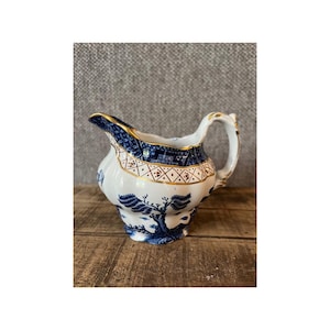 Booths Real Old Willow creamers 1960s vintage