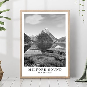 Poster de voyage Milford Sound Photo noir et blanc Impression d'art mural Milford Sound Décoration Milford Sound Carte de la Nouvelle-Zélande Cadeau Milford Sound Poster