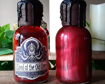 Blood of the Old Ones - A Lovecraft Inspired Decorative, Interactive Potion Bottle with Magical Swirling Effect / Cosmic Horror