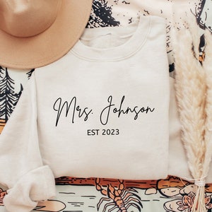 Custom Mrs Sweatshirt, Mrs Last Name Sweatshirt, Bride Personalized Sweatshirt, Wifey Sweatshirt, Bride Sweatshirt, Mrs Custom, Future Mrs