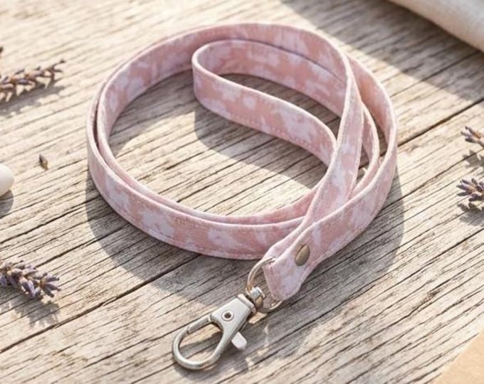 Dusty Pink Floral Fabric Lanyard – White Blossom Wildflower Neck Strap