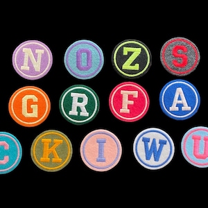 Remendo de letra circular, remendo para passar a ferro, remendo para presente de aniversário, remendo para bolsa de maquiagem, remendo para madrinha de casamento, remendo para bolsa de viagem, presente de chá de bebê, monograma