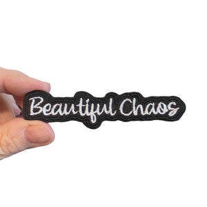 Toppa termoadesiva ricamata &quot;Beautiful Chaos&quot;