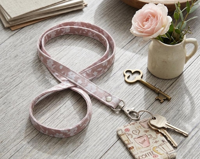 Dusty Pink Floral Fabric Lanyard – White Blossom Wildflower Neck Strap