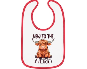 Nieuw bij de Herd Highland Cow Jersey-slabbetje voor baby's met contrasterende afwerking