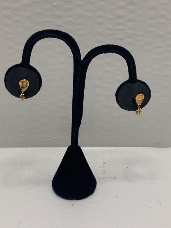 Monet Signed Rectangular shape, center faceted em… - image 4