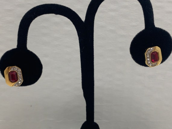 Monet Signed Rectangular shape, center faceted em… - image 2