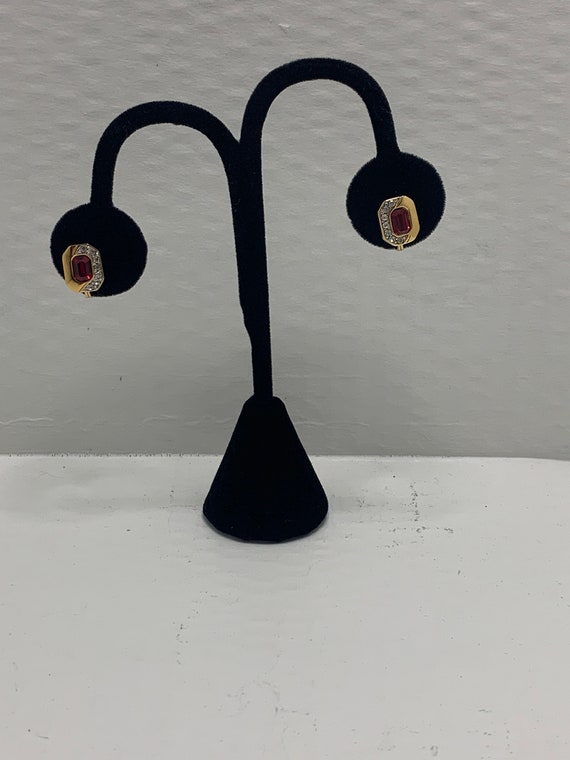 Monet Signed Rectangular shape, center faceted em… - image 1