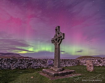 Kildalton Cross avec les aurores boréales, Aurora Borealis, Isle of Islay