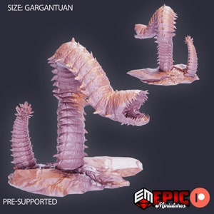 Könnte beinhalten: Eine 3D-gedruckte Miniatur eines rosa, wurmförmigen Wesens mit einem großen Maul und scharfen Zähnen. Das Wesen steht auf einem felsigen Sockel. Der Text "SIZE: GARGANTUAN" und "PRE-SUPPORTED" ist auf dem Bild zu sehen.