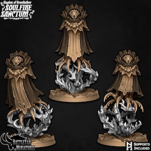 Peut inclure: Trois figurines miniatures fantastiques. Chaque figurine présente un design détaillé avec une capuche, un visage de créature et une cape fluide. Les figurines sont montées sur une base avec une structure stylisée en forme de flamme. Les figurines sont dans des tons de marron et d'argent.