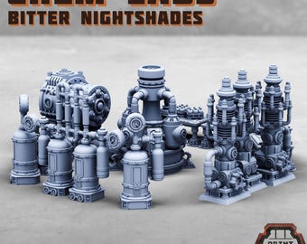 Könnte beinhalten: Eine Sammlung grauer Miniaturmodelle von Chem Labs Bitter Nightshades. Die Modelle weisen komplizierte Details von Rohren, Tanks und Maschinen auf, ideal für Tabletop-Spiele oder Modellbau-Enthusiasten. Das Print Minis-Logo befindet sich unten rechts.