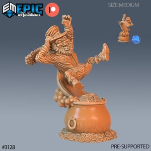 Peut inclure: Une miniature en 3D imprimée en brun d'un lutin tenant un pot d'or. Le lutin porte un chapeau vert et une veste verte. Le pot d'or est posé sur une pile de pièces d'or. La miniature est pré-supportée et fait partie de la collection Epic Miniatures.