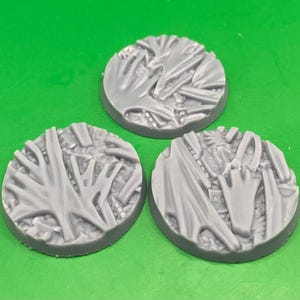 Dynasty of Nul Flayfiend Bases - Flayed Skin and Bones Terrain Base Set (31 Variants Available) - Battle Yak