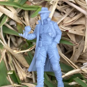 Detective Wells (2 Variants Available) - Print Minis