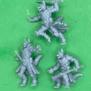 Dog Folk Adventurer (3 Variants Available) - Epic Miniatures