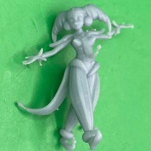 道化師の少女（3つのバリエーションあり） - Epic Miniatures