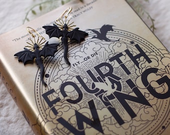 Pendientes inspirados en alas de dragón y con temática literaria