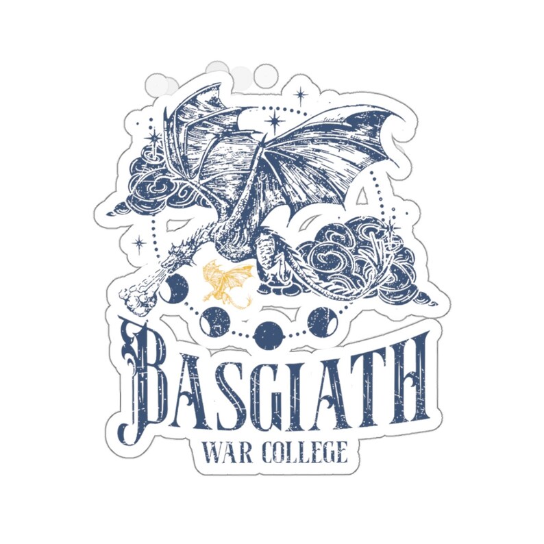 Puede incluir: Una pegatina azul y blanca con un dise&ntilde;o de drag&oacute;n. El drag&oacute;n est&aacute; volando por el aire con las alas extendidas. La pegatina tambi&eacute;n presenta una luna creciente y estrellas. El texto "BASGIATH WAR COLLEGE" est&aacute; impreso en la pegatina.