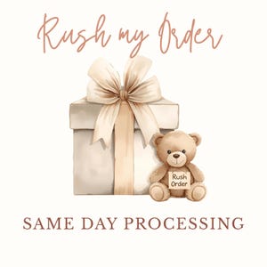 Puede incluir: Ilustración en acuarela de una caja de regalo con lazo y cinta color crema, junto a un osito de peluche con una etiqueta "Rush Order". También se muestra el texto "Rush my Order" y "SAME DAY PROCESSING".