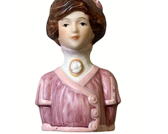 Avon 1982 porcelain Ladies of Fashion collectible thimble circa 1900