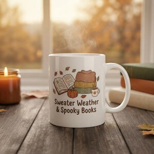 Taza acogedora de otoño con temática literaria, ideal para amantes de los libros, con motivos de libros y suéteres espeluznantes. Regalo perfecto para los amantes de la lectura en otoño. Taza con diseño de calabaza. Regalo ideal para lectores en otoño.