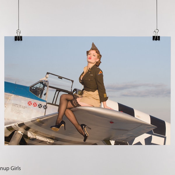 P-51 Mustang Aviation Pin Up Poster - Avion de la Seconde Guerre mondiale Photographic Matte Print Affiche avec femme militaire | Cadeaux pilotes