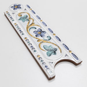 decorative tile liner. 4in x 12 1/4in  (made in Spain)