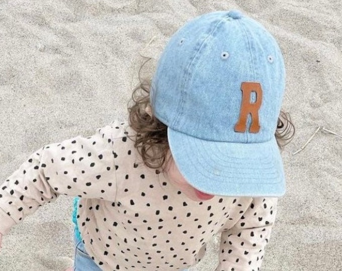 Cappello da bambino personalizzato per bambini, cappello iniziale, regalo di compleanno per bambini, cappello con toppe in pelle, regalo per bambini, cappello da baseball per bambini, regalo personalizzato per bambini