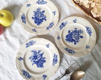 SET med 3 antika blå shabby blommiga tallrikar - Perfekt för uppvisning eller vägg!