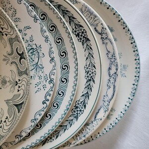 ZESTAW 6 niedopasowanych antycznych zielonych talerzy deserowych z nadrukiem ok. 1880-1900