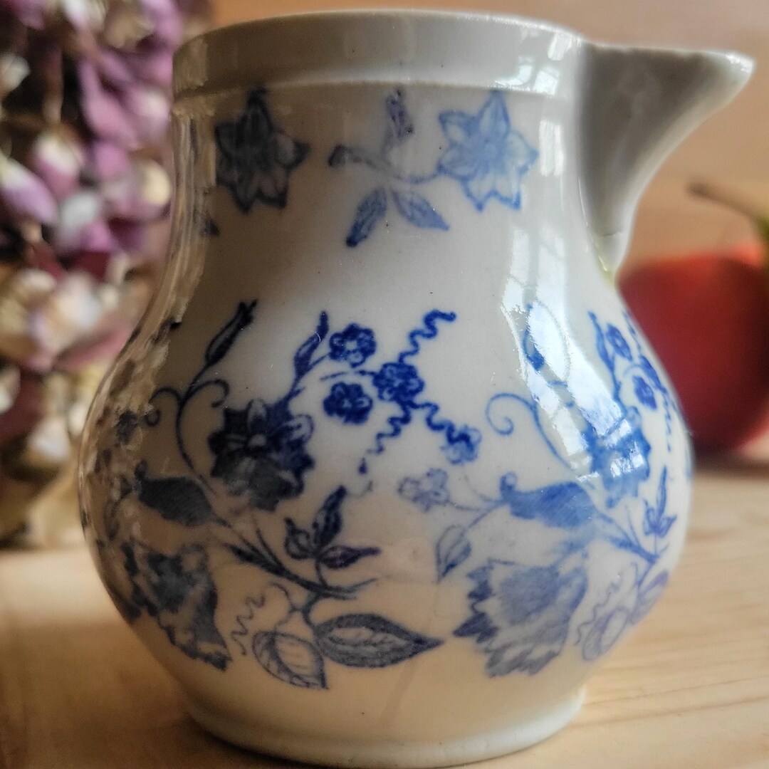 あ*ん様 フランスアンティーク　②南仏St Uze製ピッチャー Small St Uze Pitcher With Rich Blue Floral Decoration, France C