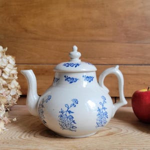 Antike St Uze Steingut Teekanne mit Deckel und blauem Blumendekor, Frankreich um 1900